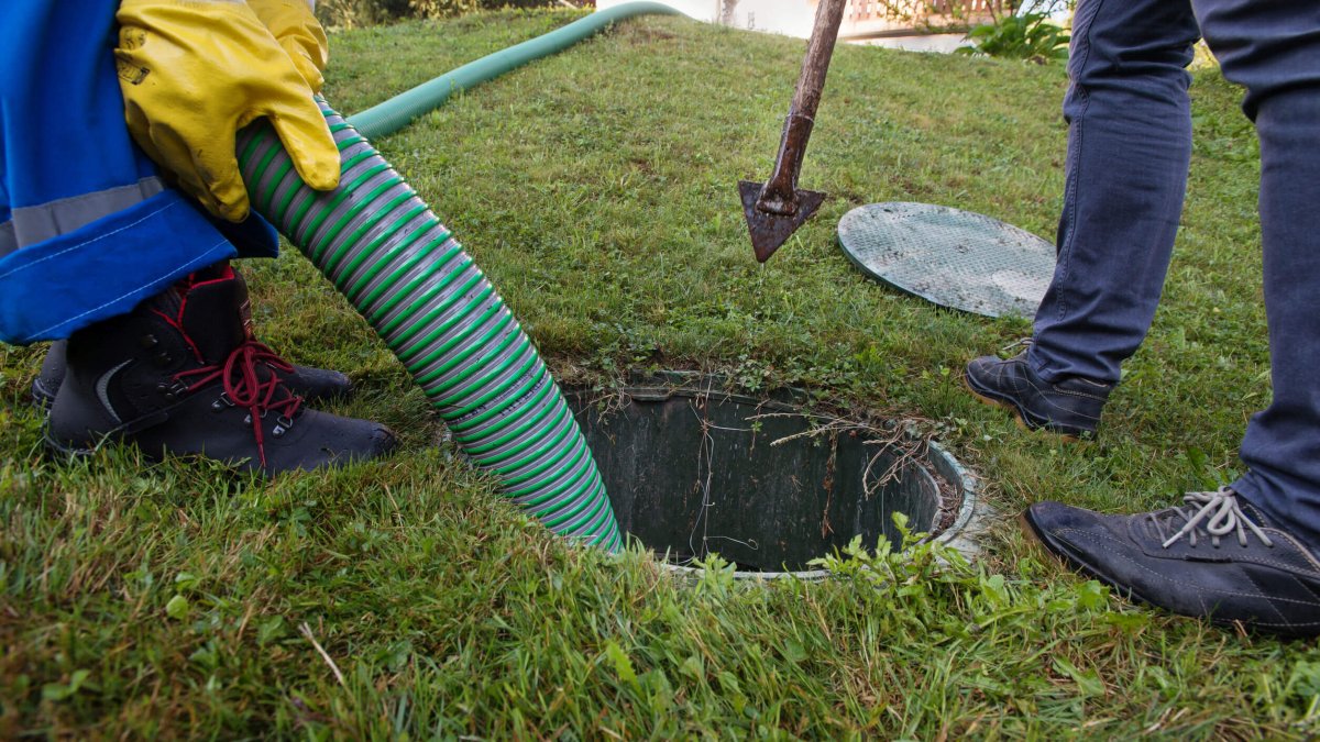 Signs You Should Call a Drain Unblocking Service in North London