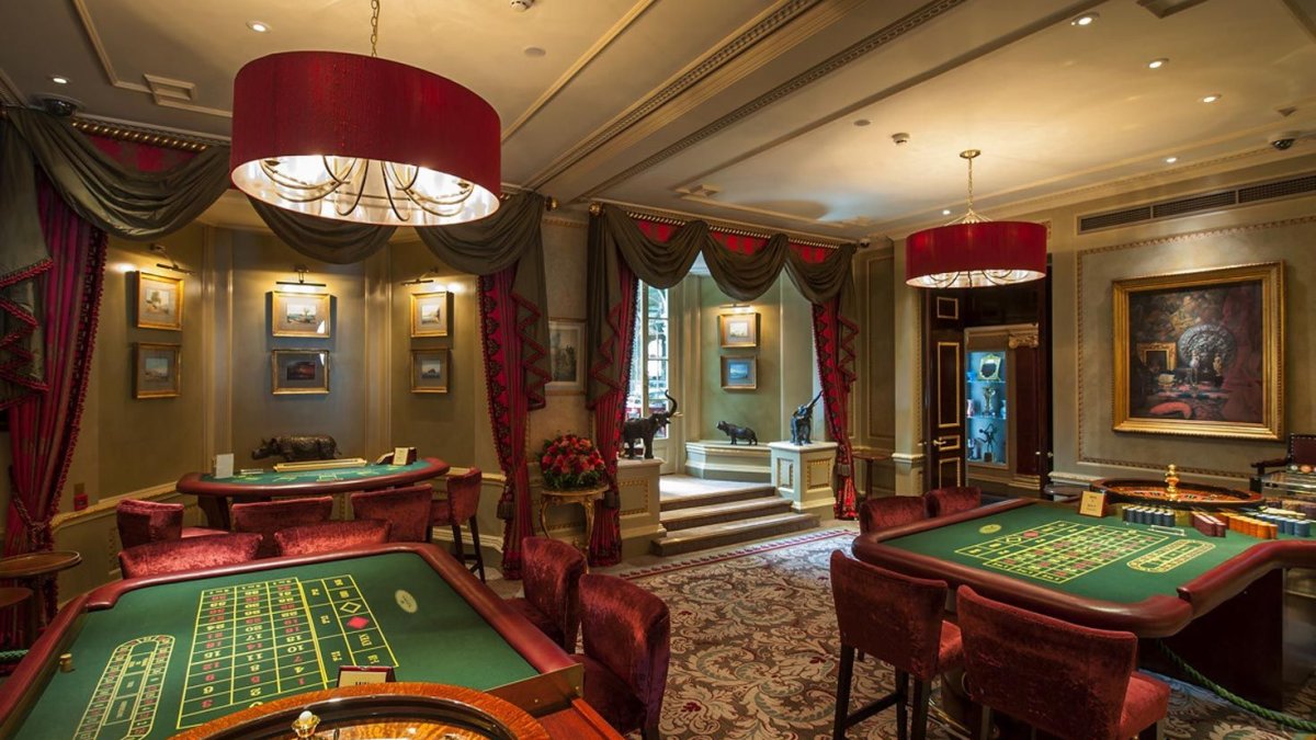 How to design a classy casino room for your home