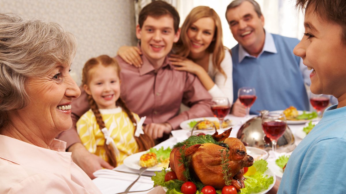 How to Host Family Members During the Holidays