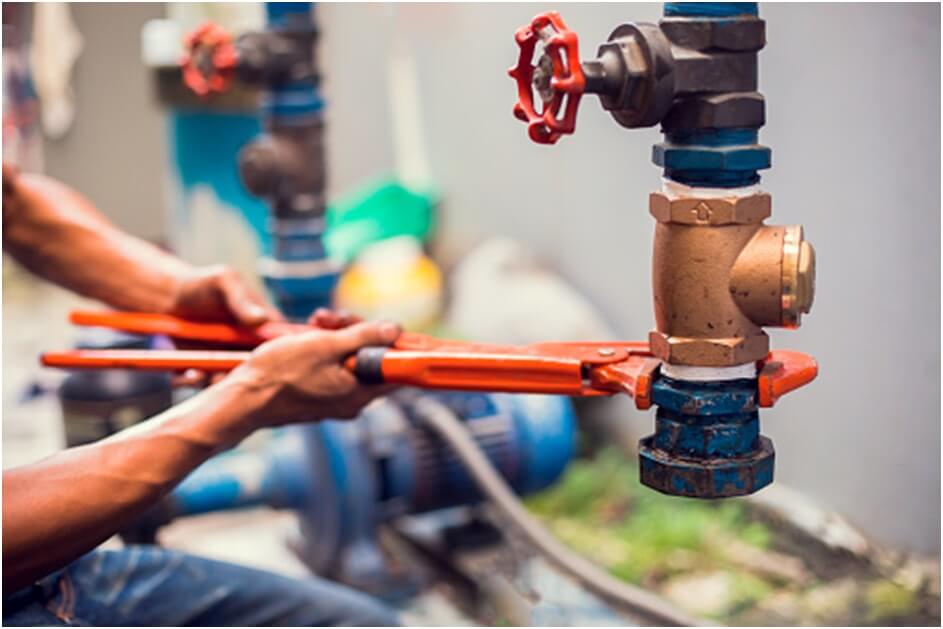 Things to keep in mind before hiring a plumber