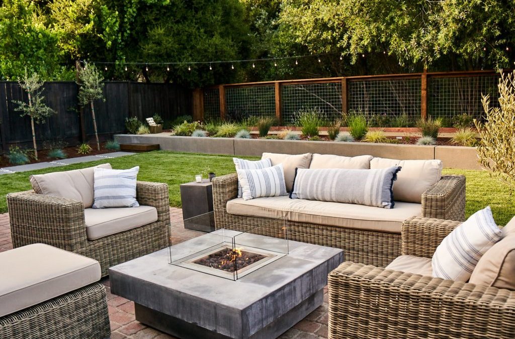 Modern Outdoor Fire Pit Dining Sets For Your Luxurious Backyard Atmosphere