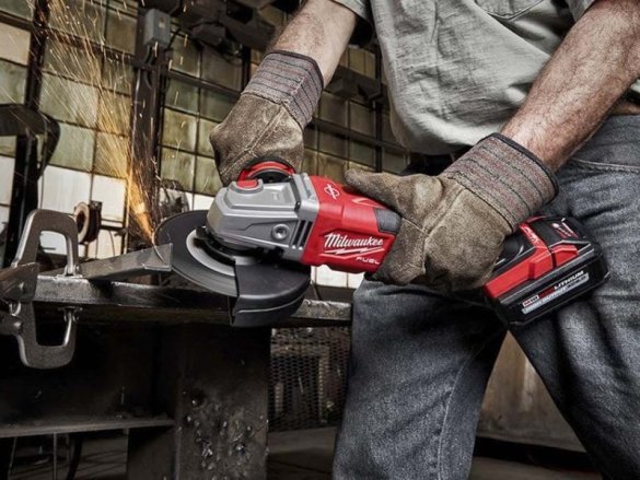 What are the benefits of using a cordless angle grinder instead of a corded one?