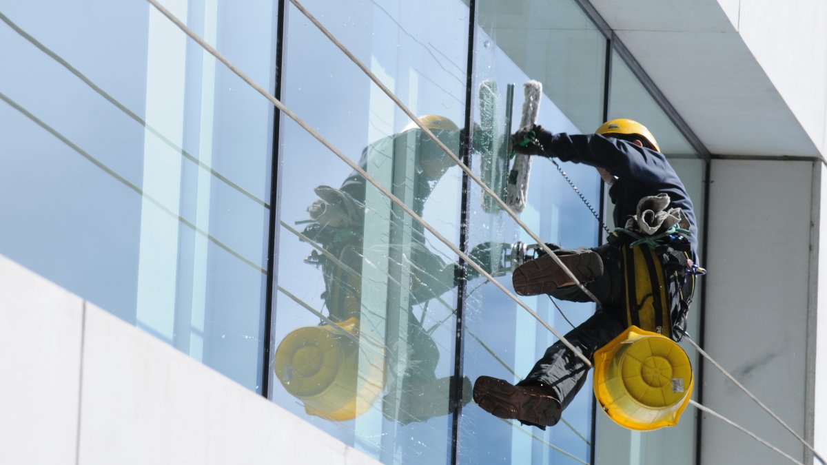 The Benefits Of Hiring Professional Window Cleaners