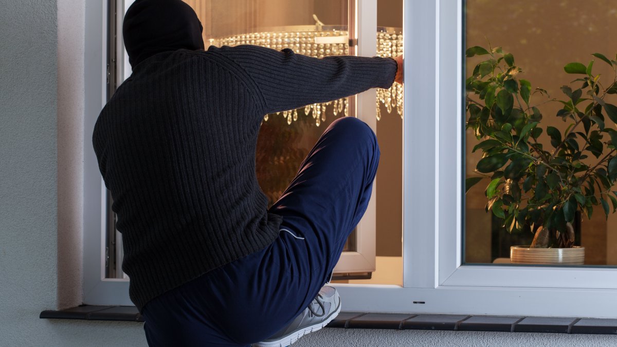 Keep Your Home Safe From Intruders With These 10 Tips