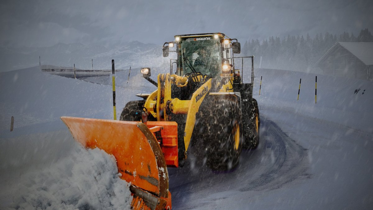 From Snowy Sidewalks to Safe Walkways: The Snow Removal Solution