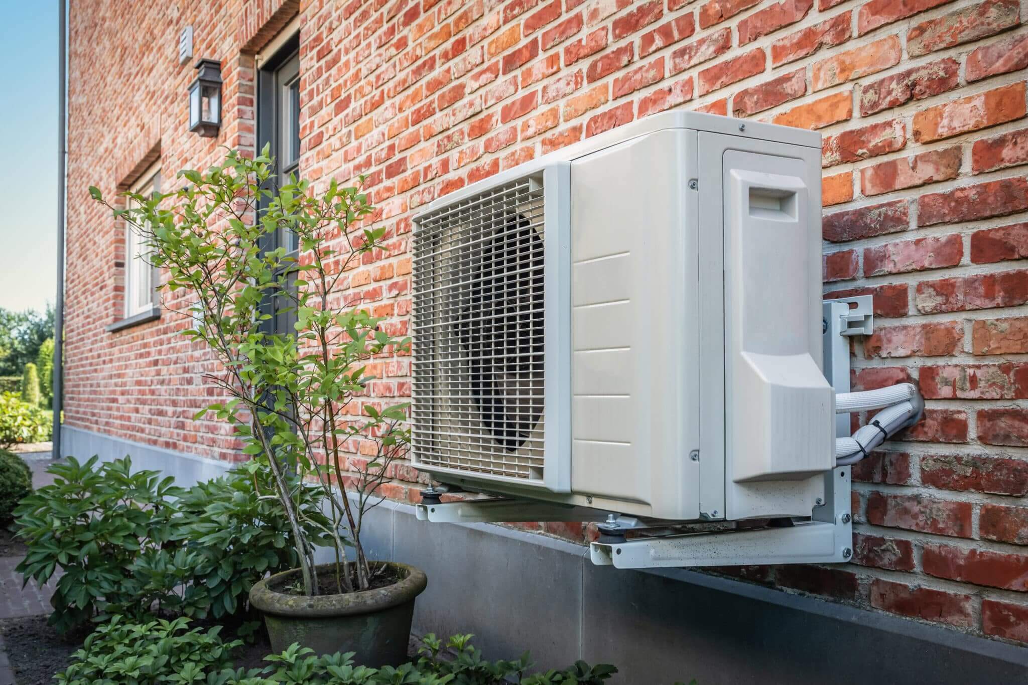 Heat Pump vs. Air Conditioner (2023 Guide)