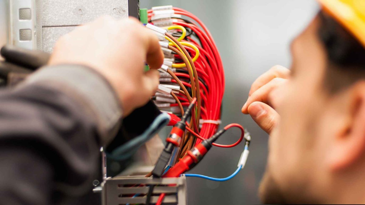 Tips For Choosing The Right Electrical Contractor For Your Construction Project