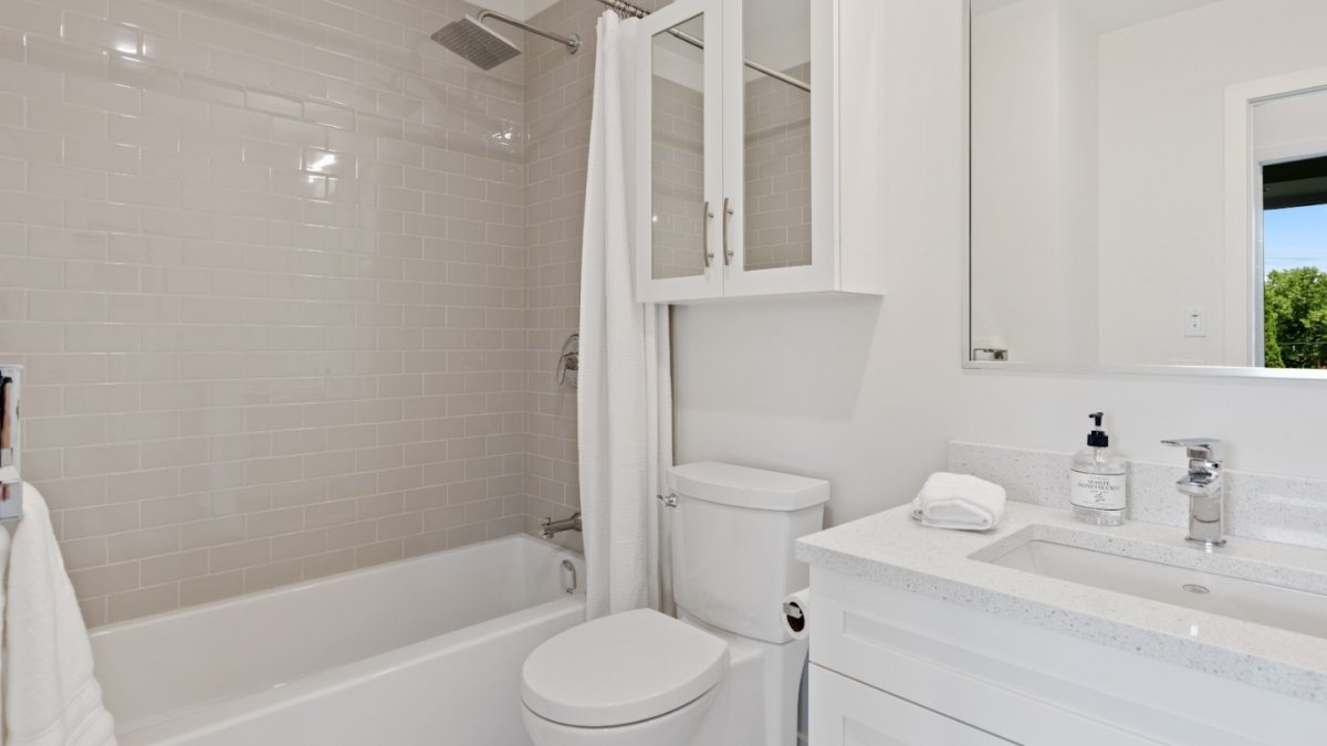8 DIY Improvements to Maximize Your Small Bathroom’s Space