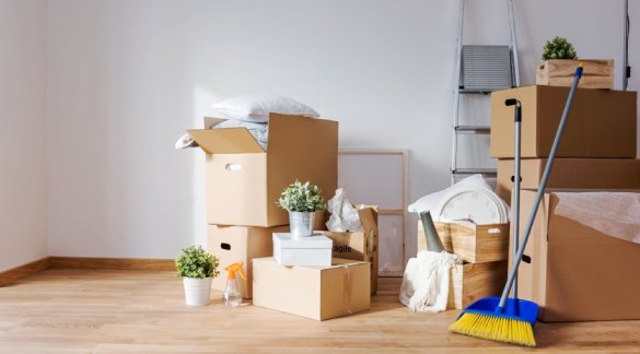 Professional Cleaning Services vs. DIY: What's Best for Your Move-Out?