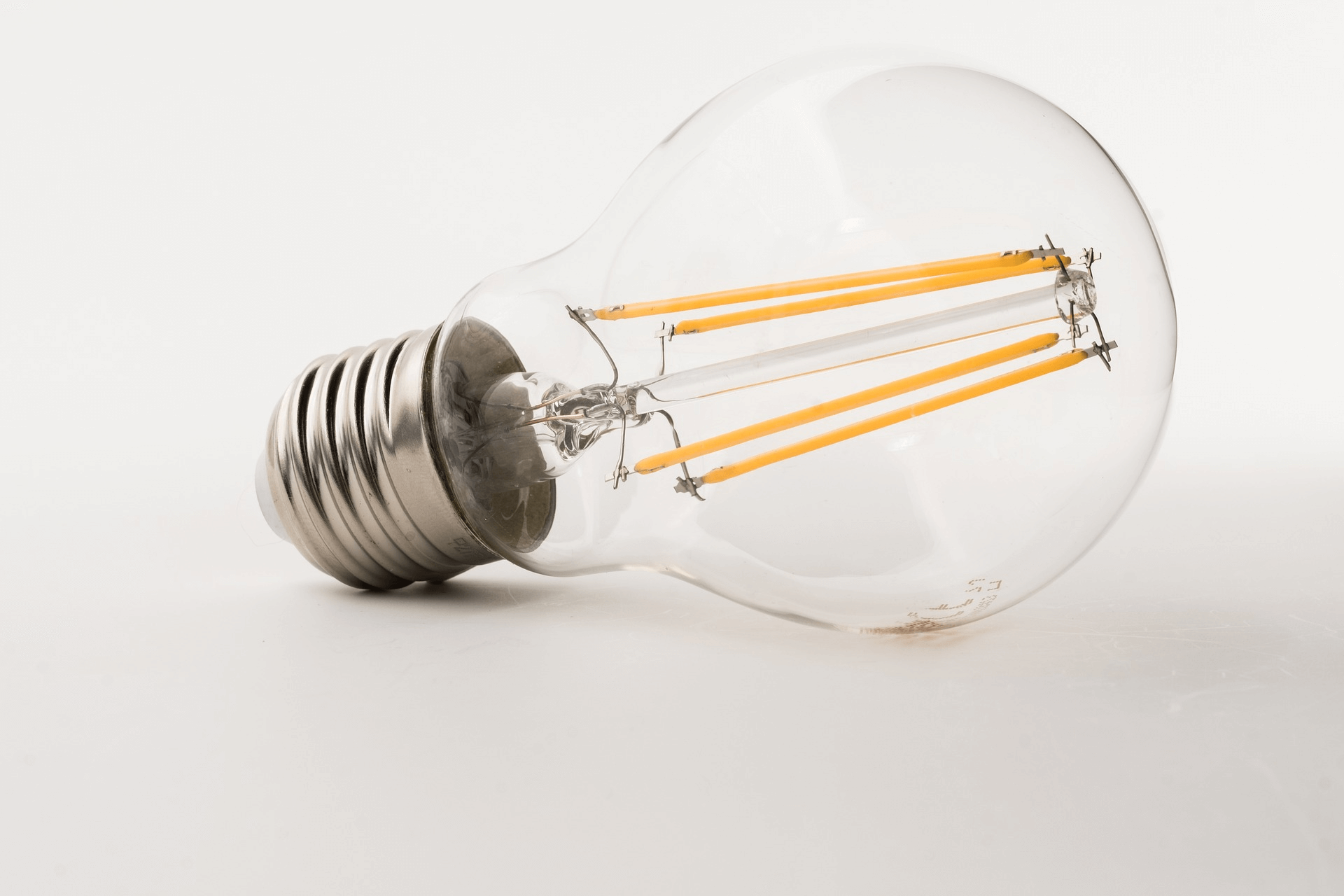 energy efficient light bulbs with high luminous efficacy LED filament that produces very little heat
