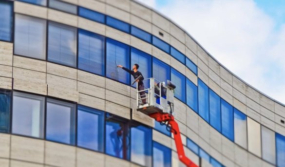 Skylines Shine: High Rise Window Cleaning in Denver