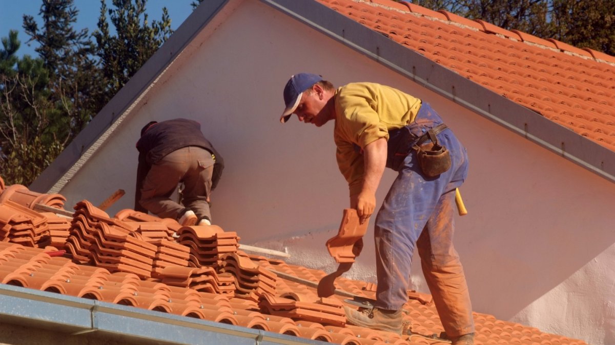 How to Choose the Right Roof Restoration Service in Adelaide?