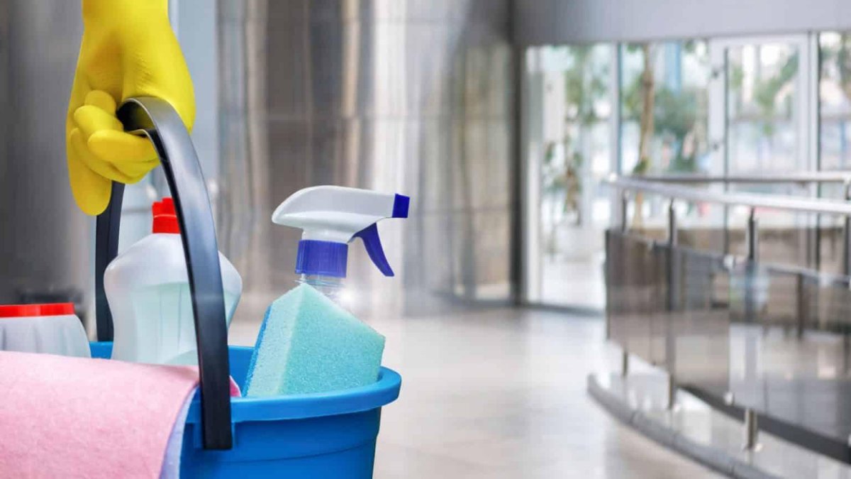 Advantage of Outsourcing Cleaning to Commercial Cleaners