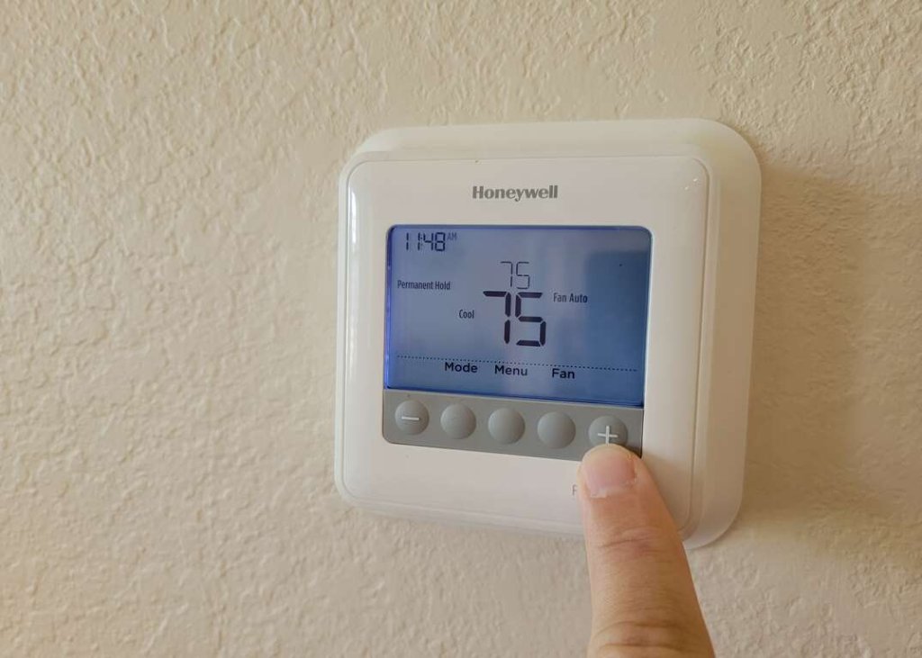 How Do Low Batteries Affect the Functioning of a Thermostat?