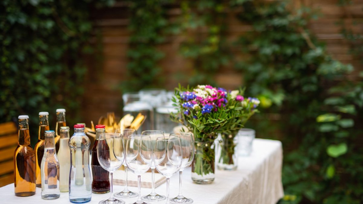 Al Fresco Dining: A Guide to Creating an Outdoor Bar Table Setup