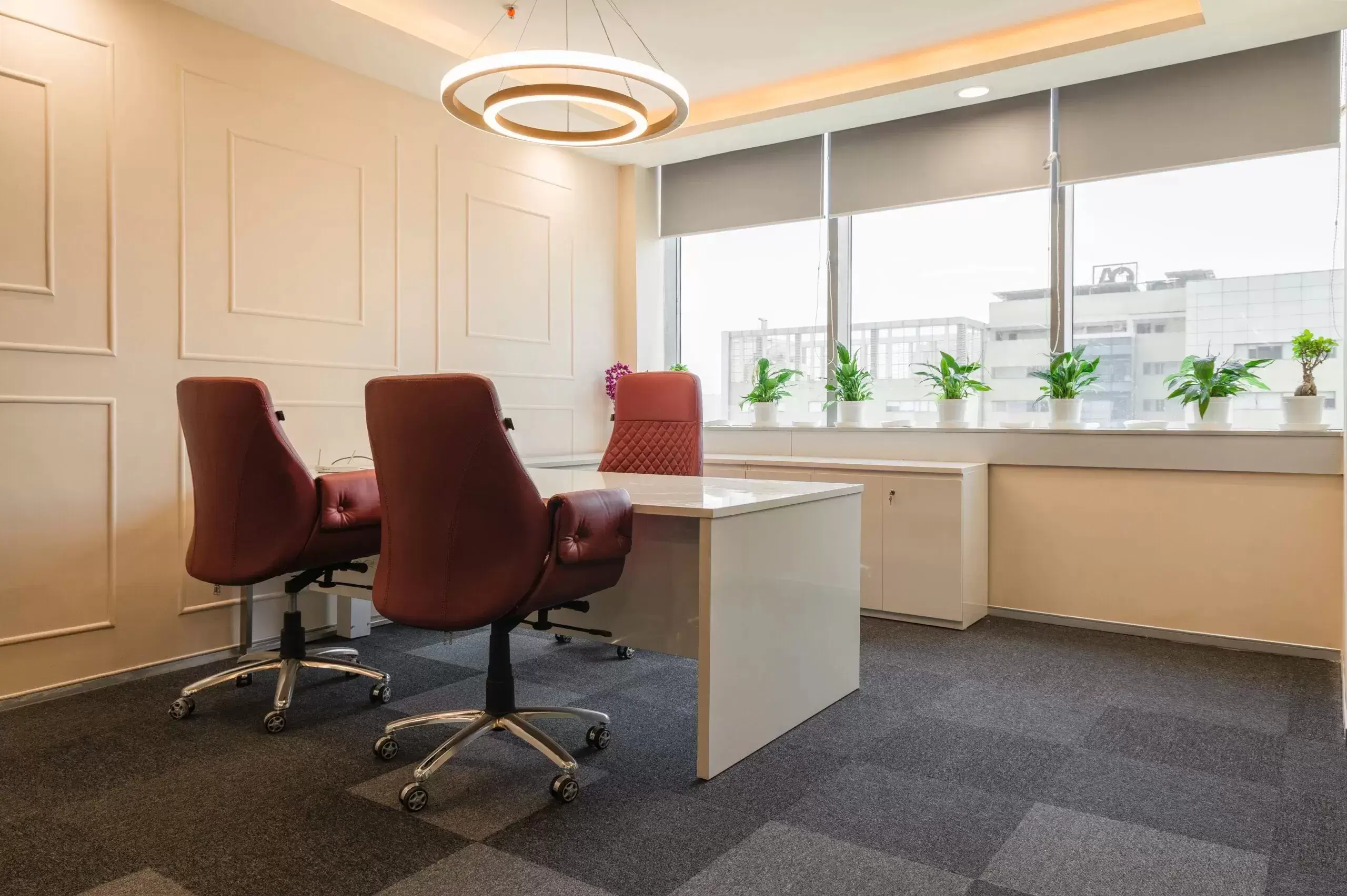 The Role of Executive Tables in Enhancing Office Aesthetics

