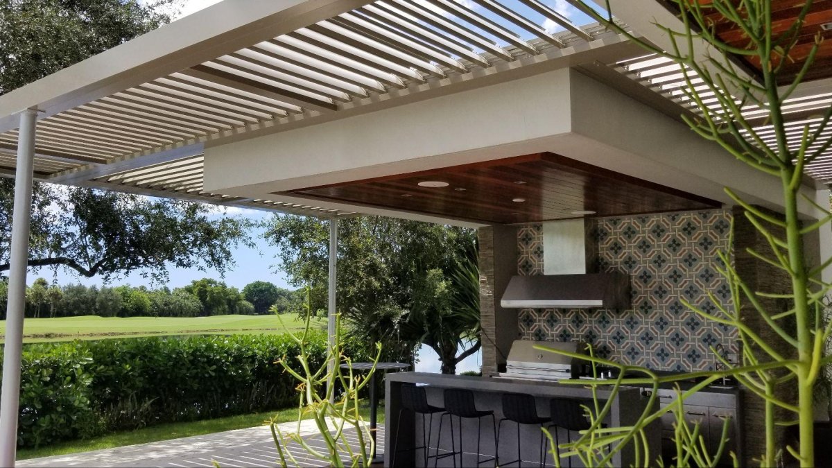 Transform Your Florida Backyard with a Luxury Pergola – Stay Cool and Stylish Year-Round