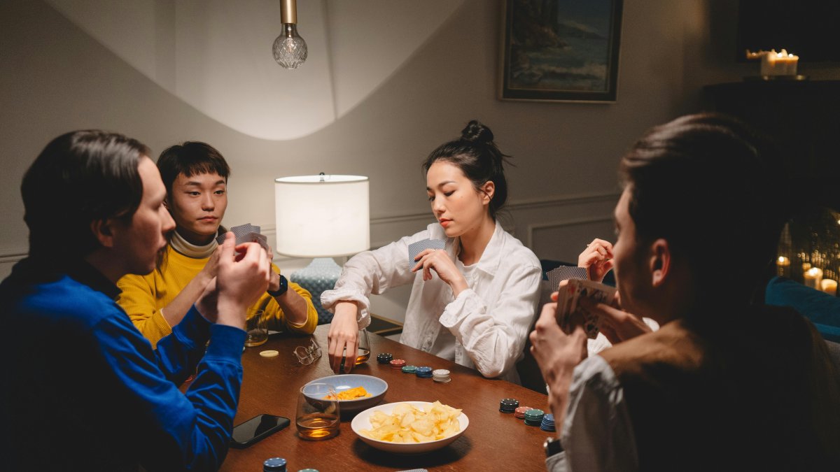 How to Create the Perfect Poker Room in a California Home