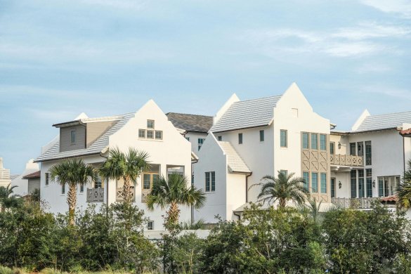 Storm Insurance Skyrockets: Kissimmee Homeowners Rush to Roofing Experts Ahead of Hurricane Season