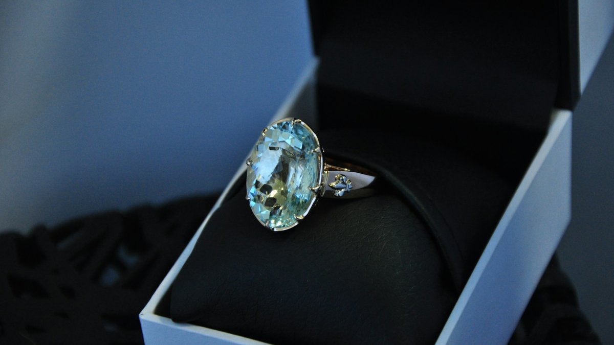 Why Aquamarine and Diamond Rings Feel So Naturally Balanced