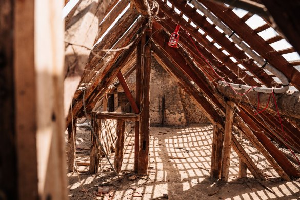When Aging Attic Insulation Needs Full Extraction and Removal
