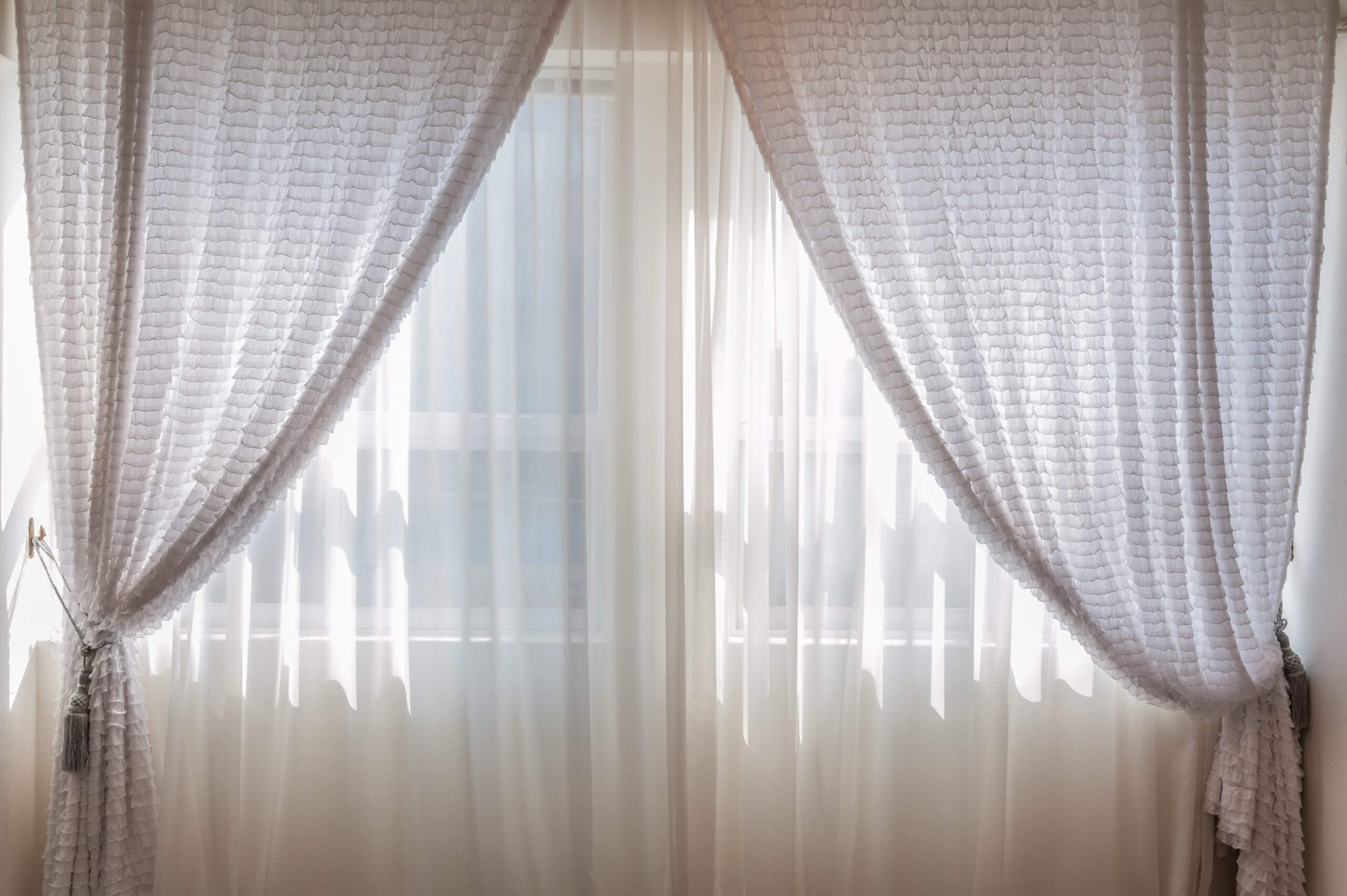 How Can Window Coverings Balance Privacy and Natural Light?